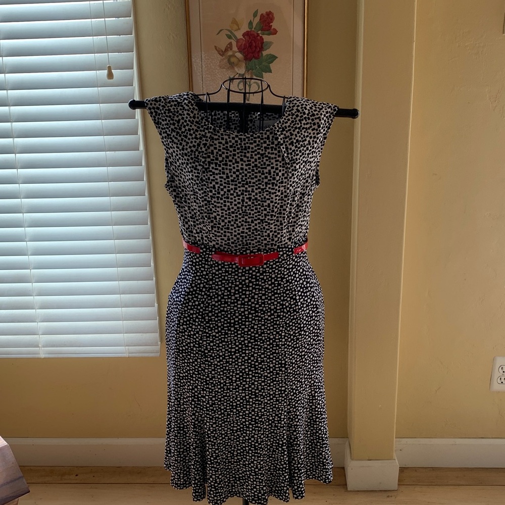 North Style black and white geometric design dress with red belt